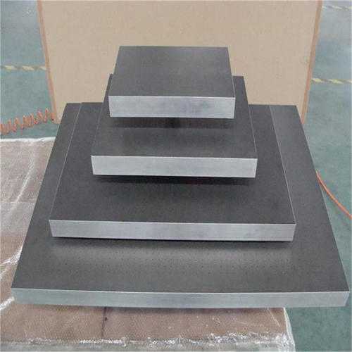 粉碎樹(shù)根的機(jī)器刀片用什么材質(zhì)，大型樹(shù)根粉碎機(jī)出售多少錢一臺(tái)